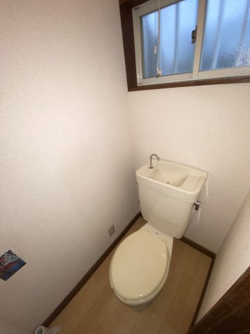 【 売主 】横浜市戸塚区汲沢3丁目　戸建のトイレ