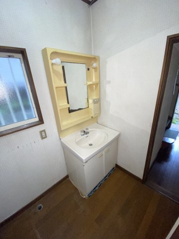 【 売主 】横浜市戸塚区汲沢3丁目　戸建の独立洗面台