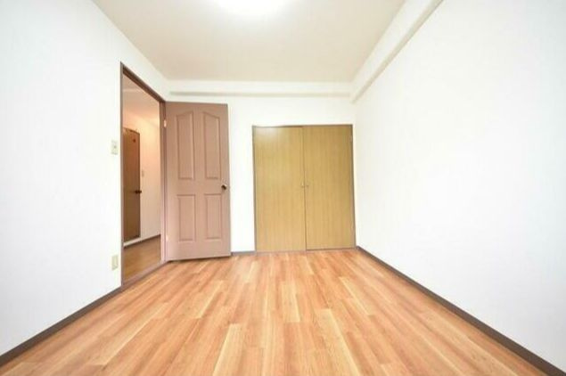 川口市芝塚原２丁目の賃貸マンションの収納