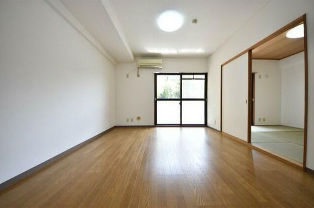 川口市芝塚原２丁目の賃貸マンションの居間・リビング