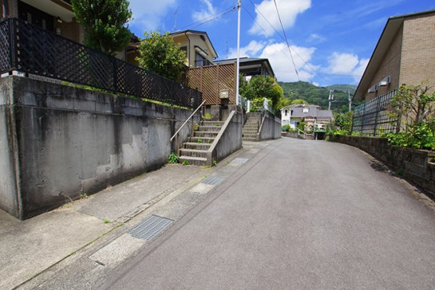 【前面道路含む現地写真】 | 熱海市相の原町　戸建