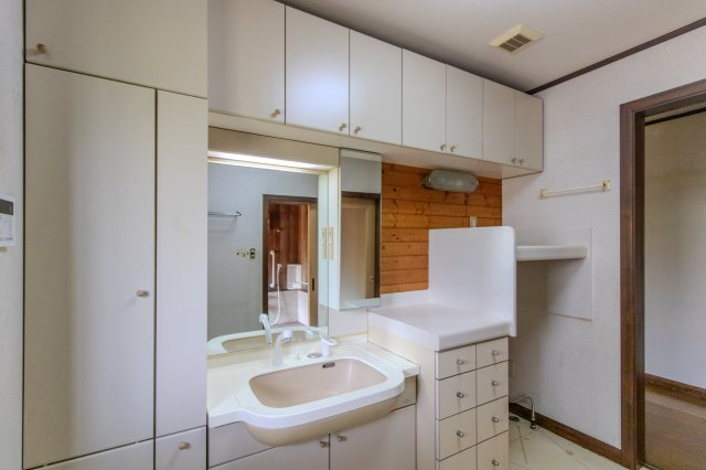 足利市利保町２丁目の中古一戸建の独立洗面台