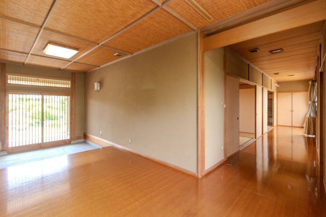 足利市利保町２丁目の中古一戸建の玄関