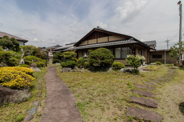 足利市利保町２丁目の中古一戸建の庭