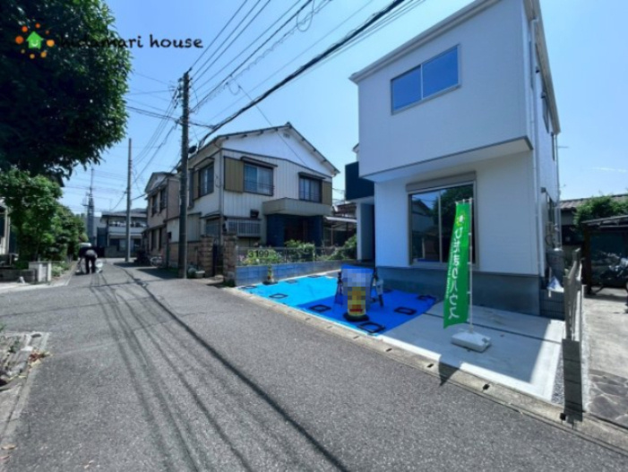 見沼区中川2期　新築戸建　Terrechez01の前面道路含む現地写真