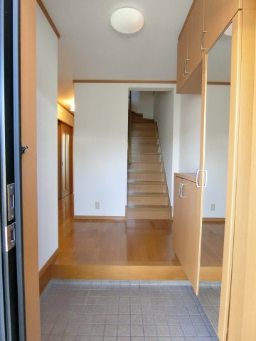 イーストヒルズ　Ⅱ棟の玄関