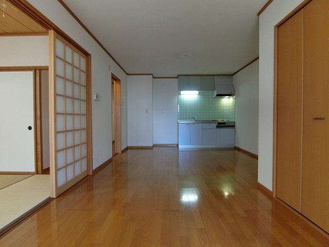 イーストヒルズ　Ⅱ棟の居間・リビング