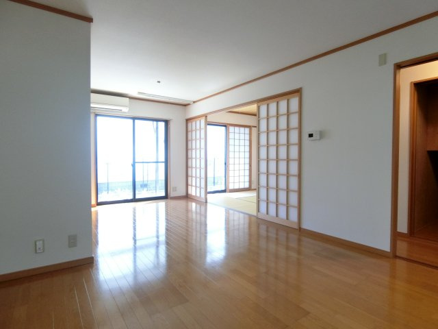 イーストヒルズ　Ⅱ棟の居間・リビング