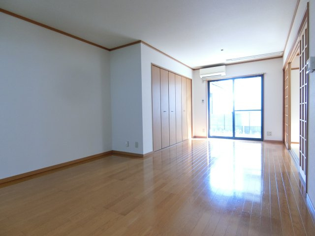 イーストヒルズ　Ⅱ棟の居間・リビング