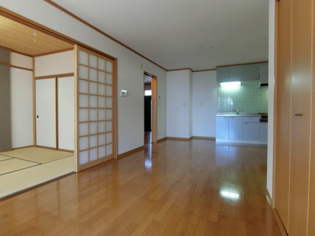 イーストヒルズ　Ⅱ棟の居間・リビング