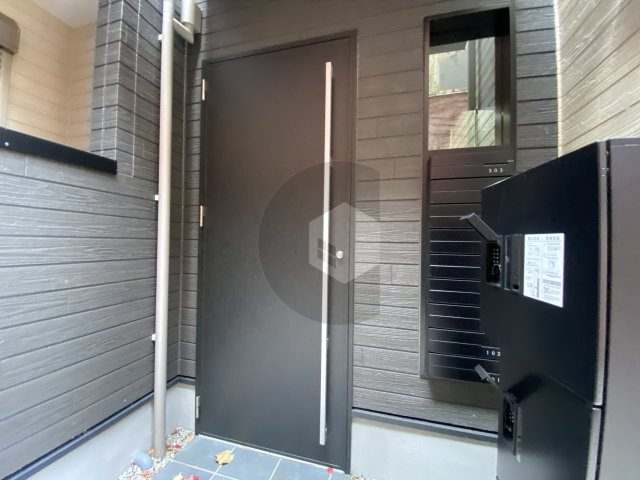 東大阪市衣摺５丁目のハイツのエントランス