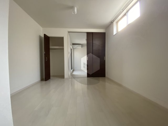 東大阪市衣摺５丁目のハイツの居間・リビング