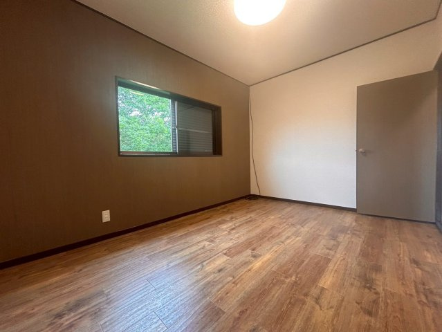 八街市大谷流の洋室