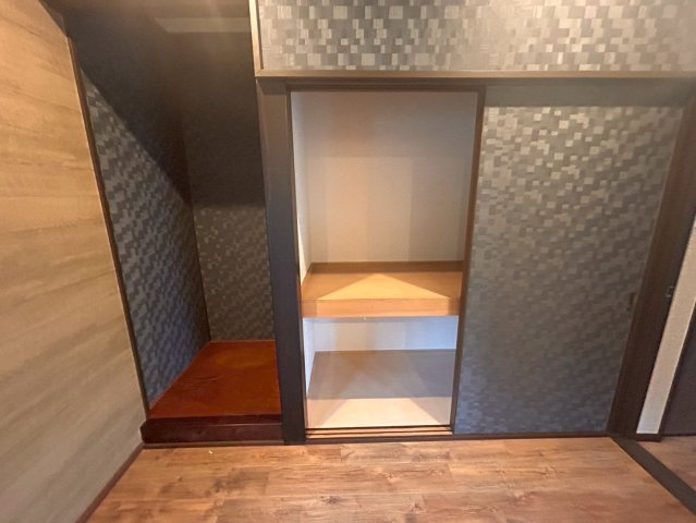 八街市大谷流の洋室|床の間・押入
