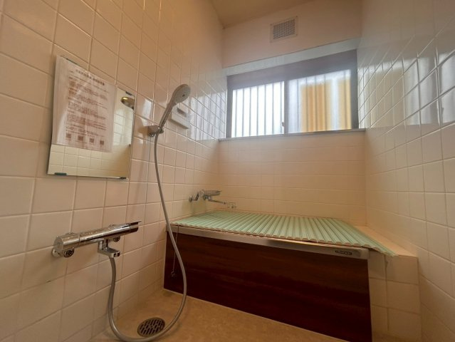 八街市大谷流の浴室