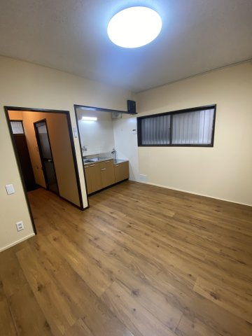 【 売主 】横浜市保土ケ谷区岩井町　戸建の居間・リビング