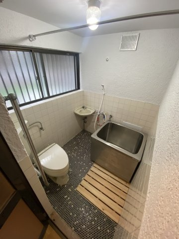 【 売主 】横浜市保土ケ谷区岩井町　戸建の浴室