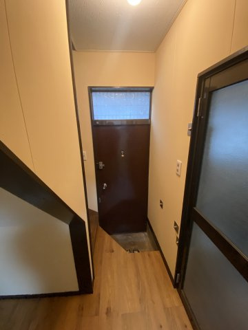 【 売主 】横浜市保土ケ谷区岩井町　戸建の玄関