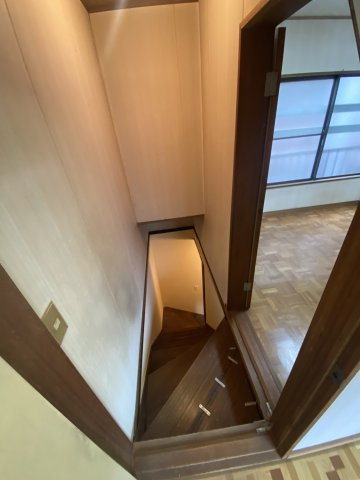 【 売主 】横浜市保土ケ谷区岩井町　戸建のその他|階段