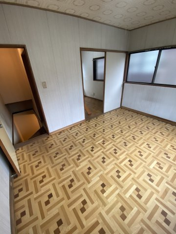 【 売主 】横浜市保土ケ谷区岩井町　戸建の洋室|6帖