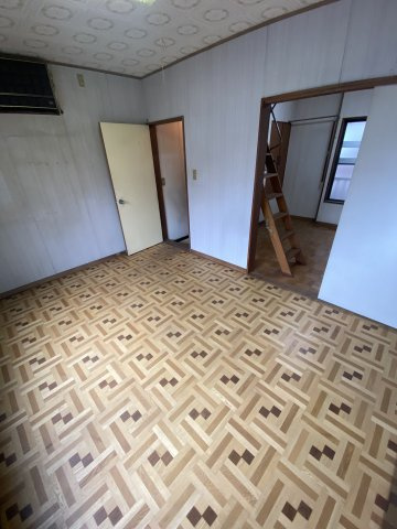 【 売主 】横浜市保土ケ谷区岩井町　戸建の洋室|6帖