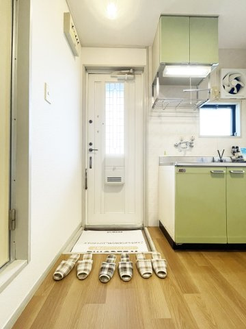 プレジール南昭和の玄関