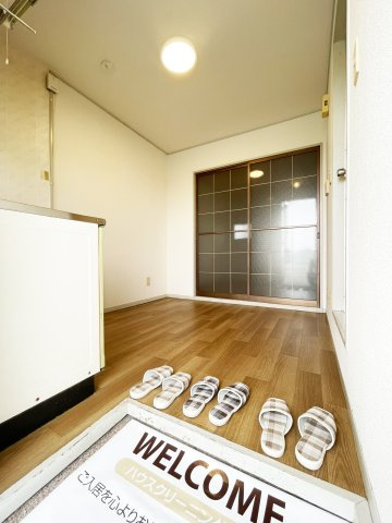 プレジール南昭和の玄関