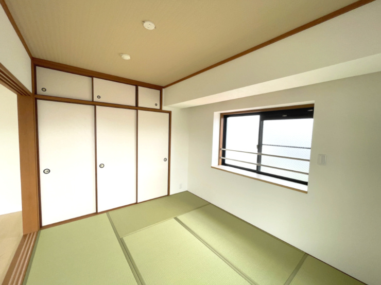 ロイヤルマンション別府6の和室|和室です。押入れ収納があります。