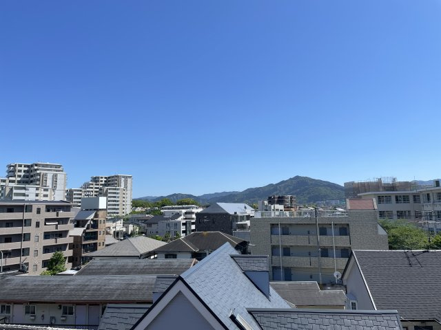 ロイヤルマンション別府6の展望|南側の眺望です。あまり高い建物が無く、開けています。