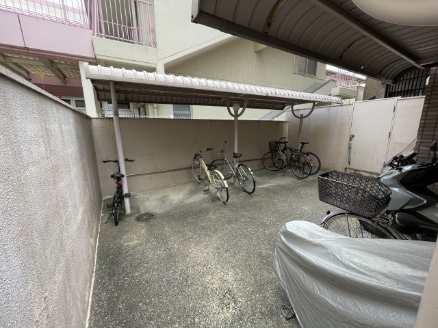 ロイヤルマンション別府6の設備|駐輪場です。