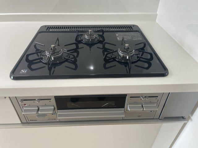 ロイヤルマンション別府6のキッチン|三口コンロになります。