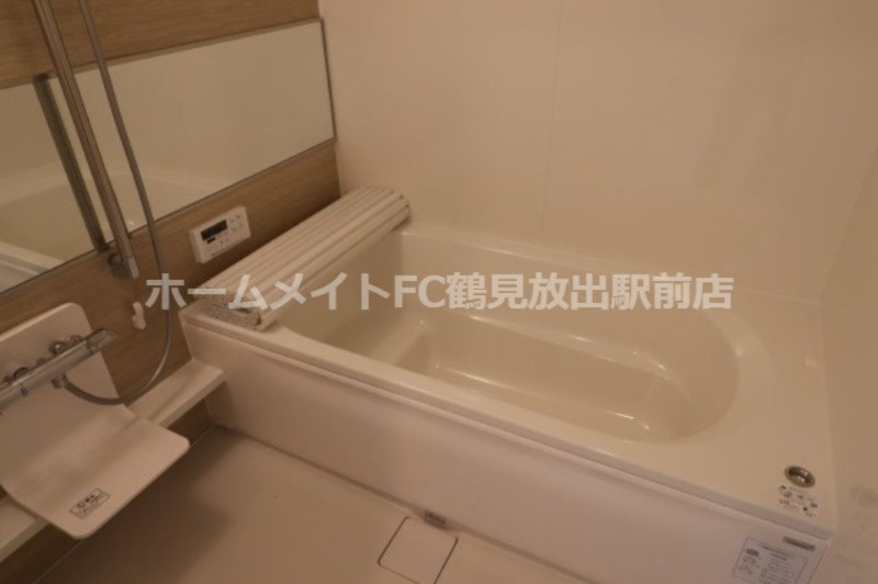大阪市城東区諏訪３丁目のアパートの浴室