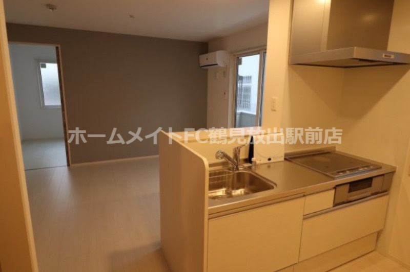 大阪市城東区諏訪３丁目のアパートのキッチン