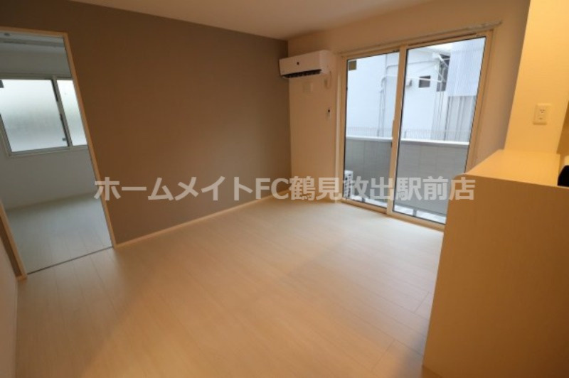 大阪市城東区諏訪３丁目のアパートの居間・リビング