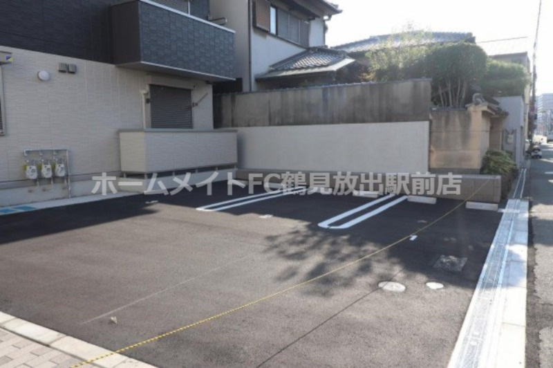 大阪市城東区諏訪３丁目のアパートの駐車場