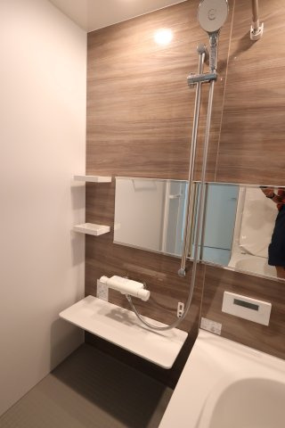 【浴室】 | 《仲介手数料無料》南区白幡２丁目5-17(1号棟)新築一戸建てケイアイスタイル | 撮影日 2025年8月21日 12:00 晴れ