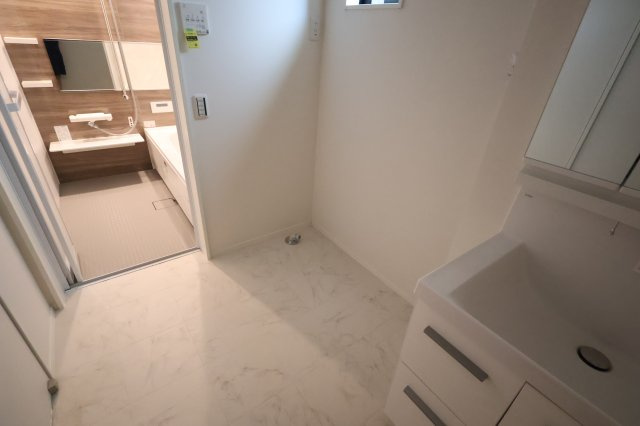 【ランドリースペース】 | 《仲介手数料無料》南区白幡２丁目5-17(1号棟)新築一戸建てケイアイスタイル | 撮影日 2025年8月21日 12:00 晴れ