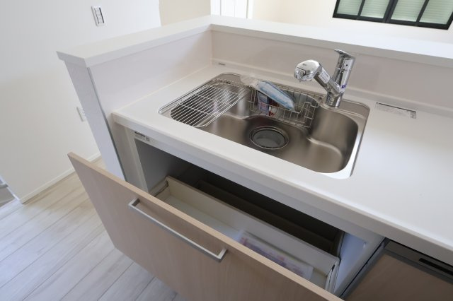 【キッチン】 | 《仲介手数料無料》南区白幡２丁目5-17(1号棟)新築一戸建てケイアイスタイル | 撮影日 2025年8月21日 12:00 晴れ