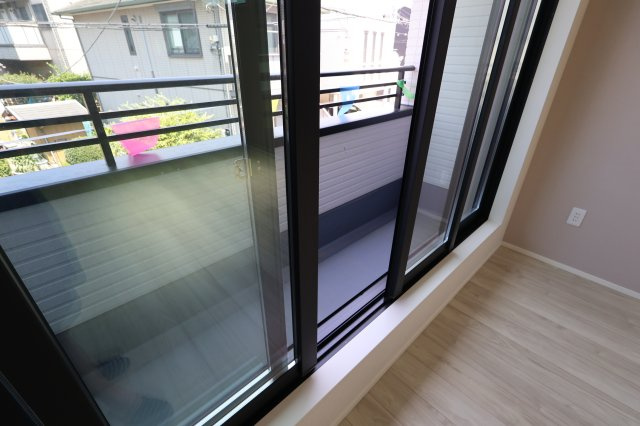 【バルコニー】 | 《仲介手数料無料》南区白幡２丁目5-17(1号棟)新築一戸建てケイアイスタイル | 撮影日 2025年8月21日 12:00 晴れ