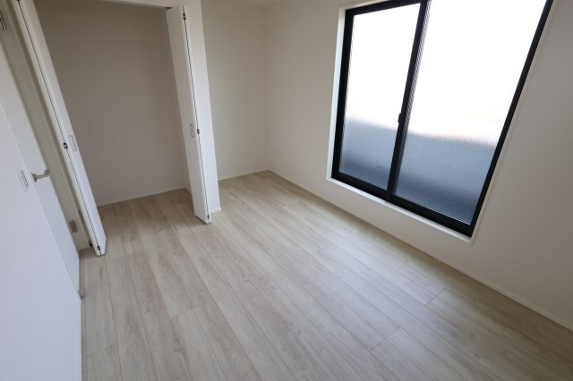 【洋室】 | 《仲介手数料無料》南区白幡２丁目5-17(1号棟)新築一戸建てケイアイスタイル | 撮影日 2025年8月21日 12:00 晴れ