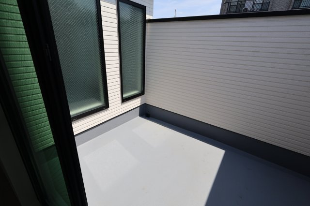 【バルコニー】 | 《仲介手数料無料》南区白幡２丁目5-17(1号棟)新築一戸建てケイアイスタイル | 撮影日 2025年8月21日 12:00 晴れ