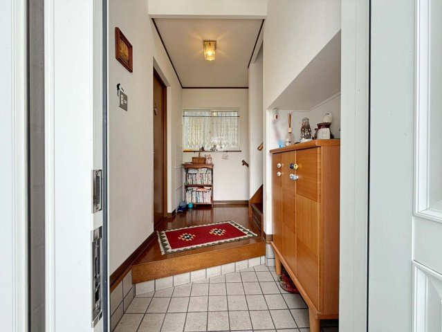 和泉市室堂町　中古戸建の玄関