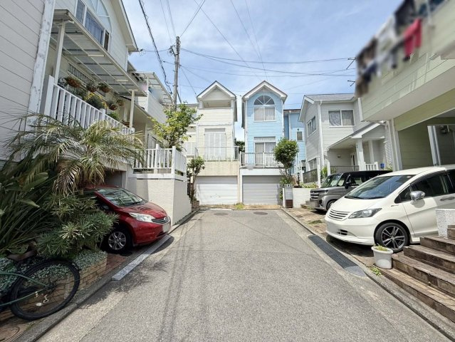 和泉市室堂町　中古戸建の前面道路含む現地写真