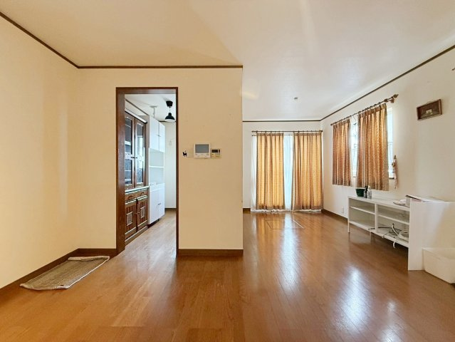 和泉市室堂町　中古戸建の居間・リビング