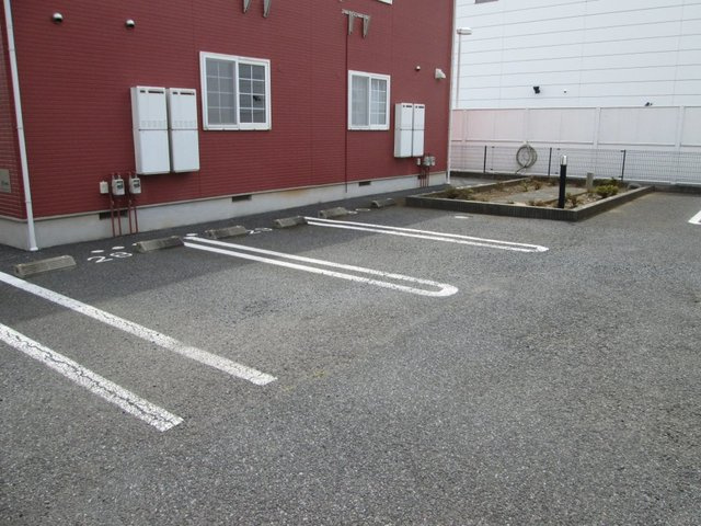 アヴニールⅧの駐車場