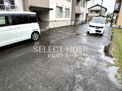 【駐車場】 | 穂高ハイツ | 駐車場に車を止められます