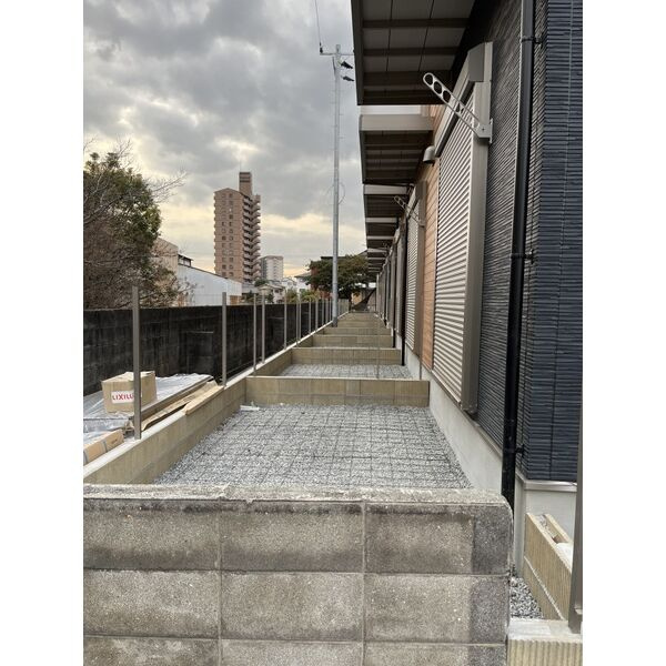 姫路市飾磨区玉地のハイツの庭