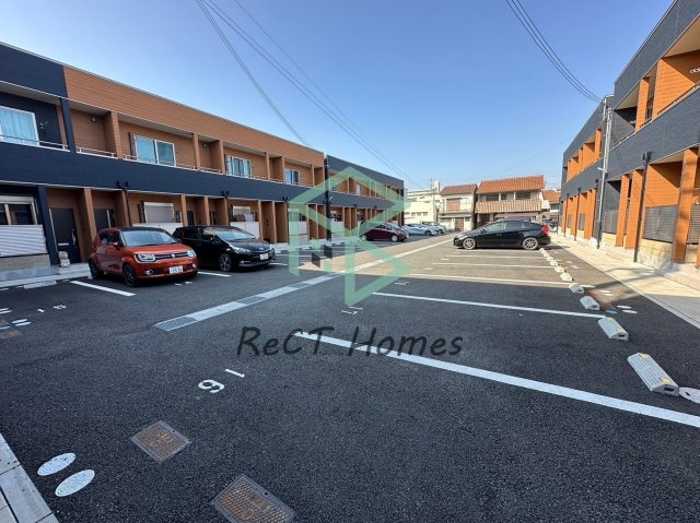 姫路市飾磨区玉地のハイツの駐車場