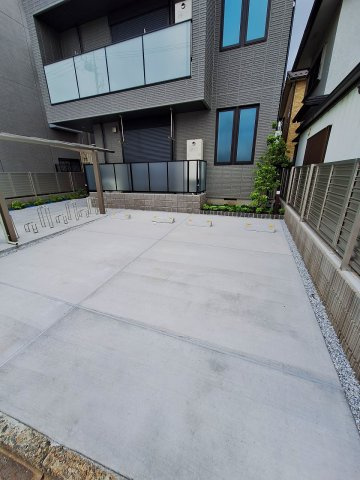 ラ　ルミエールの駐車場