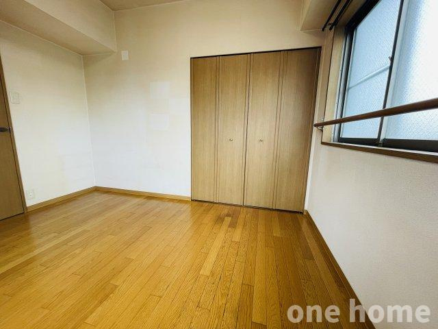 ユニ・アルス新大阪WESTの洋室|◆5帖洋室 別角度です！二面採光につき、大変明るいお部屋です♪